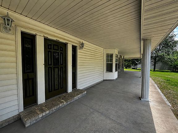 3rd image of 2602 Andrea Ln