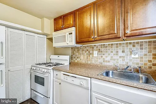 2436 Iverson St Photo 1