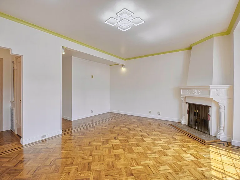 1676 Cayuga Ave — Photo 6