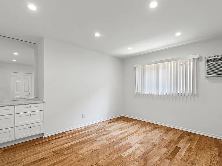 1233 N Harper Ave #5 — Photo 11