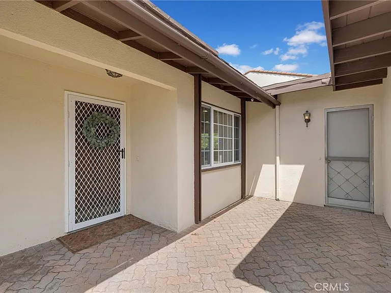 6551 Abbottswood Dr — Photo 3