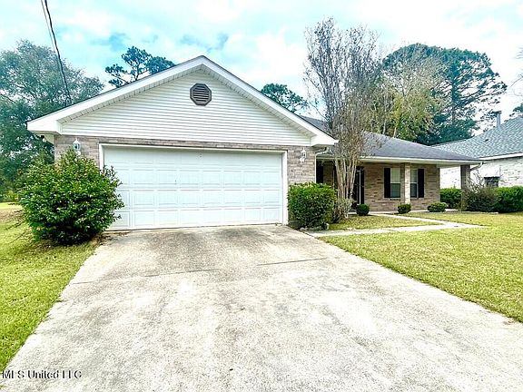 3rd image of 309 Country Club Dr