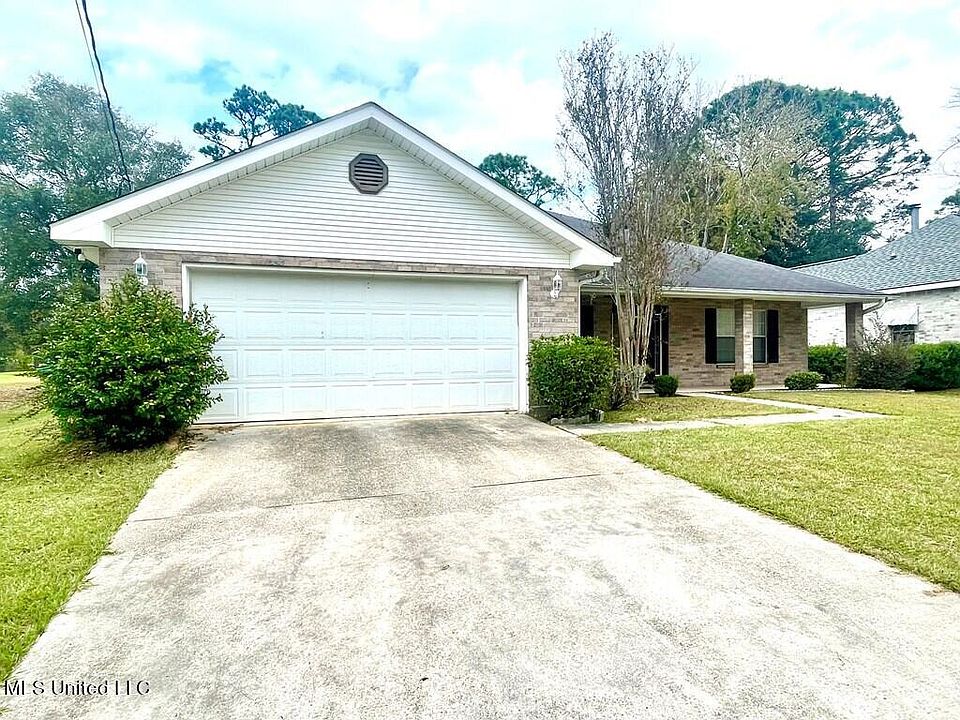 309 Country Club Dr, Picayune, MS 39466 | Zillow