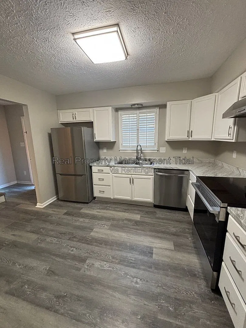 3 bed, 2.0 bath, 1400 sqft, $1,800 — Photo 4