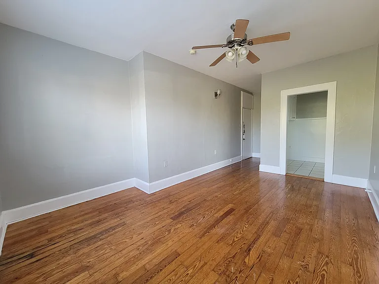 205 16th Ave NE #12 — Photo 4