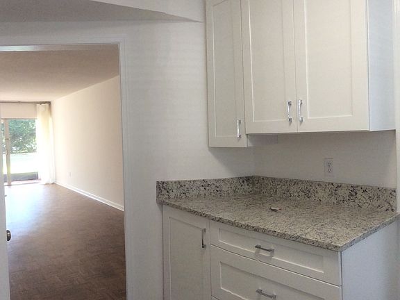 3rd image of 331 Tequesta Dr APT 112