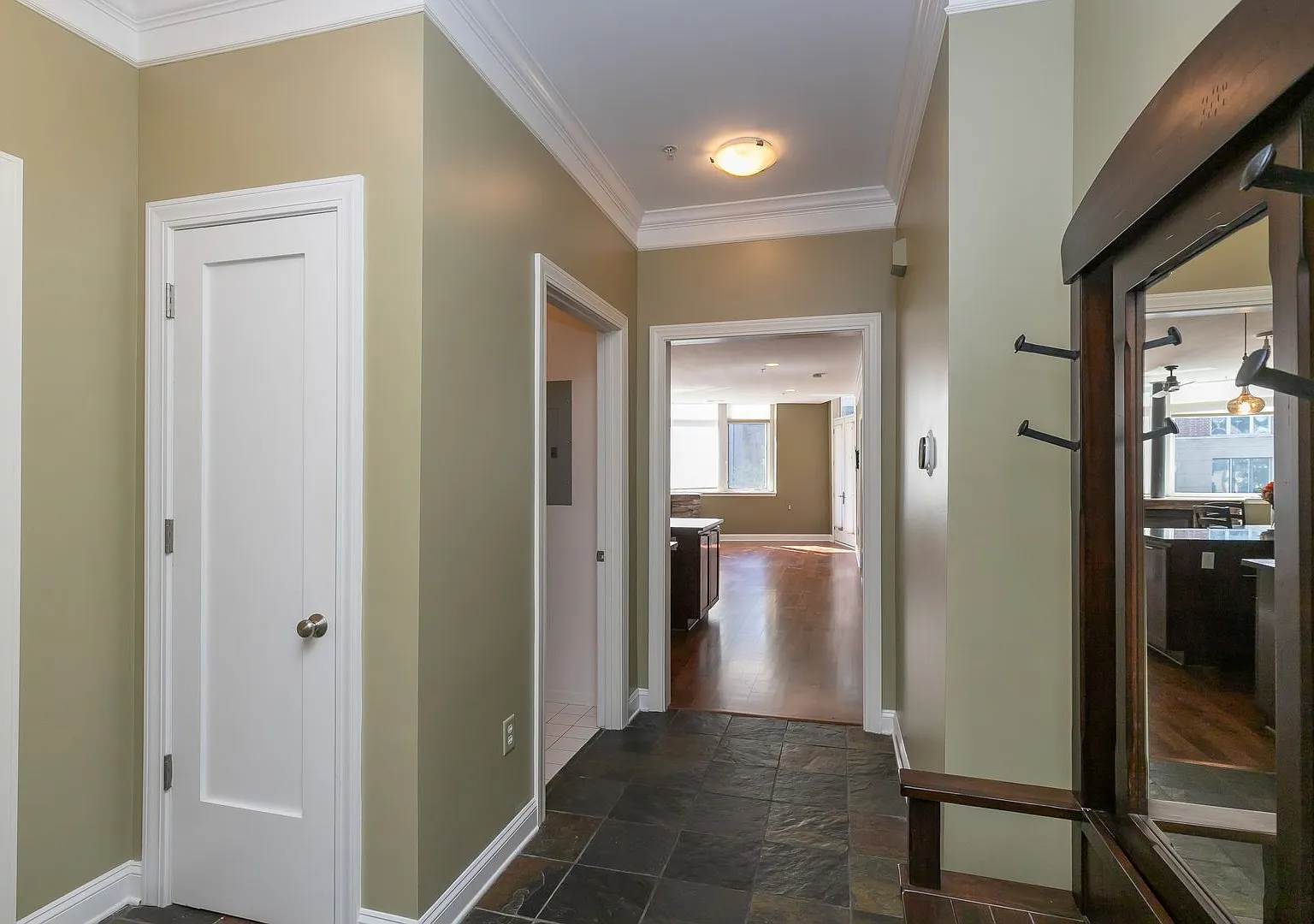 Luxury 2 Bed 2 Bath Condo in the Heart of Kansas City — Photo 4