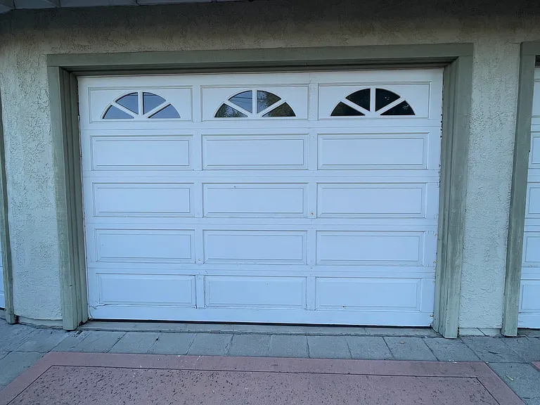 Middle garage space is for tenant.