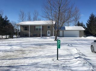 3247-17 Quasqueton Ave, Walker, IA 52352