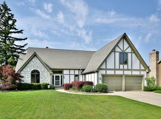 111 Wilcox Dr, Bartlett, IL 60103