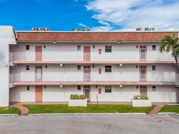 8002 Lagos De Campo Blvd #B-101, Tamarac, FL 33321