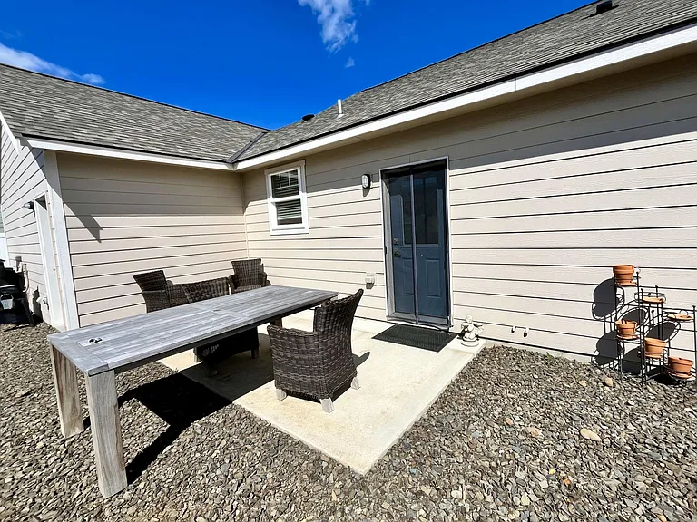 2301 N Landon Ln — Photo 8
