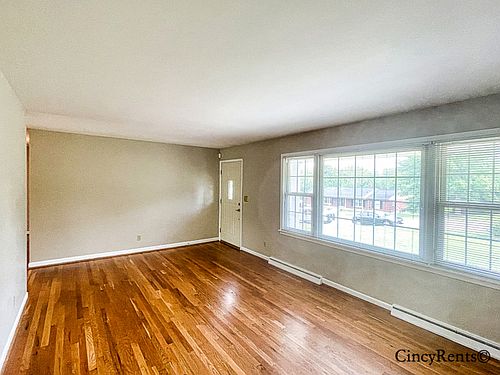 3rd image of 3693 Moorhill Dr