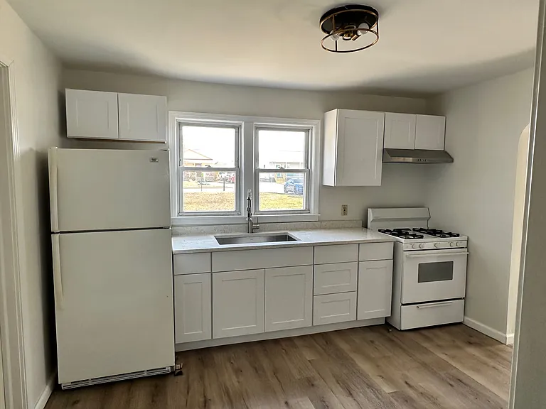 223 Rural St — Photo 10