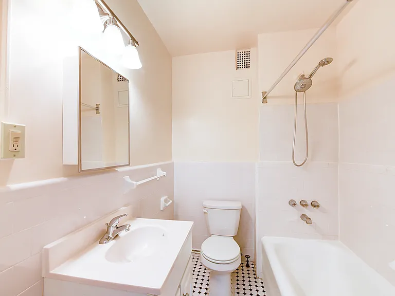 Wakefield Hall — Photo 13