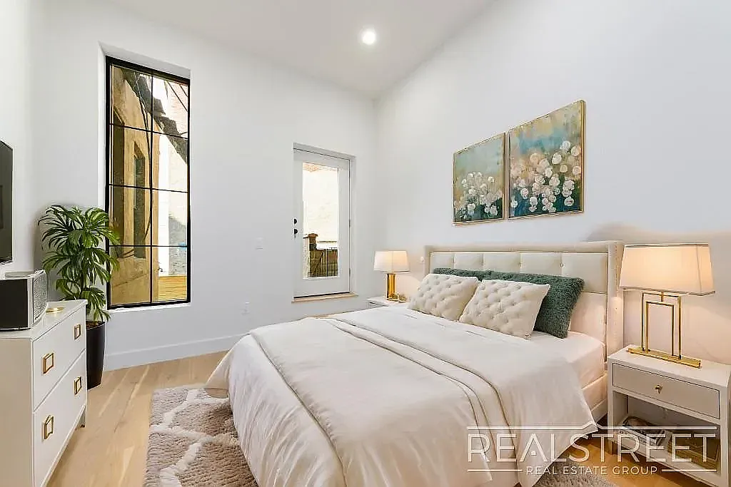 79 Willoughby Avenue — Photo 4