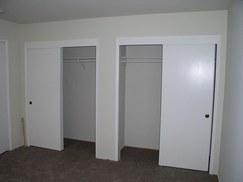 2nd bedroom two 2x6 closets