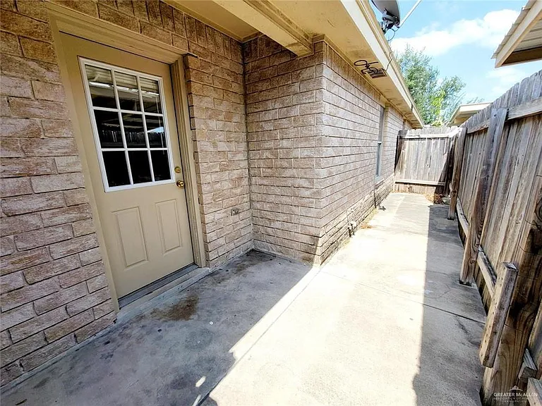 2402 Tahiti Dr #6 — Photo 6