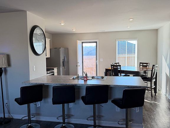 3rd image of 122 Point Cadet Ave