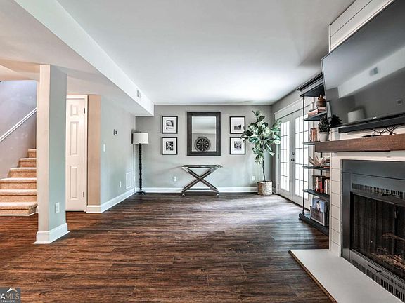 4th image of 2302 Colonial Dr NE