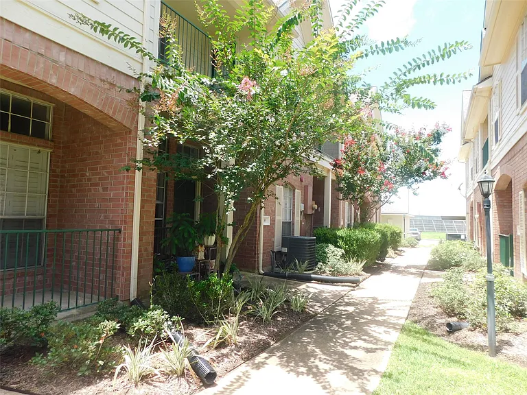 2710 Grants Lake Blvd #F4 — Photo 38