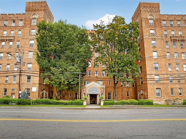219 Bronx River Road #2L, Yonkers, NY 10704
