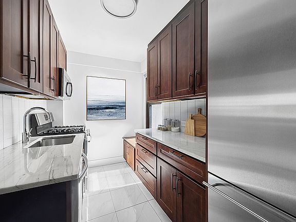3rd image of 54 W 16th St APT 6F