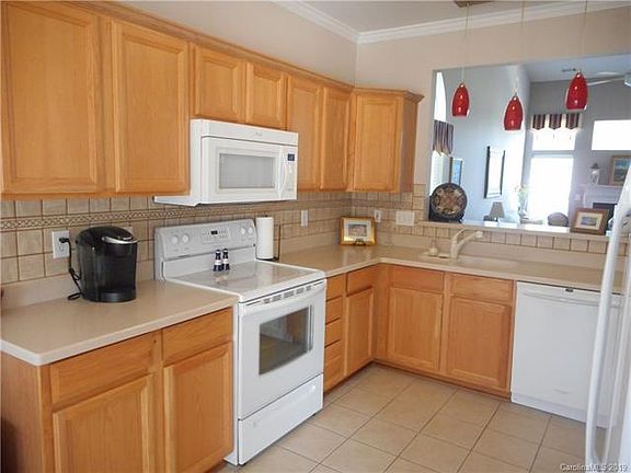 4th image of 10105 Alexander Martin Ave