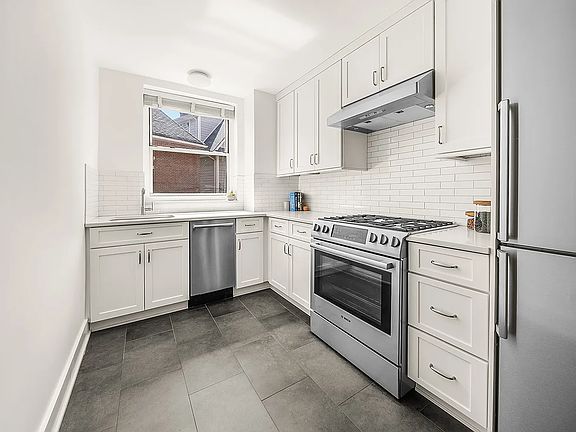 3rd image of 415 Argyle Rd APT 2F