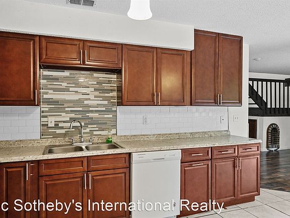 3rd image of 3823 Georgia Ct
