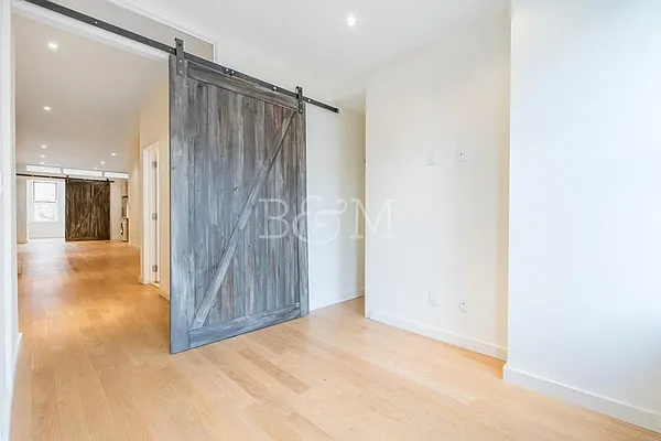 Rented by Brick&Mortar | media 16