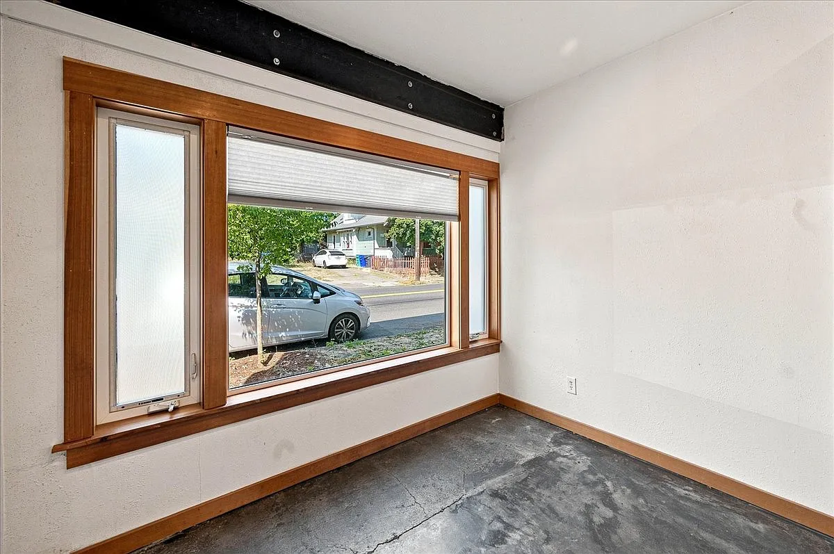 5922 N Albina Ave — Photo 4