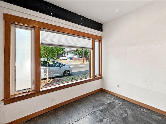 4th image of 5922 N Albina Ave APT 1