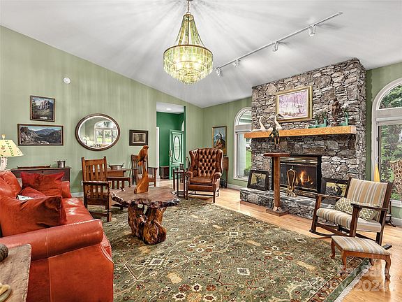 5th image of 26 Windmeadow Dr