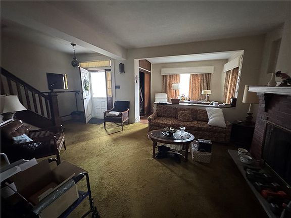 4th image of 908 Franklin St