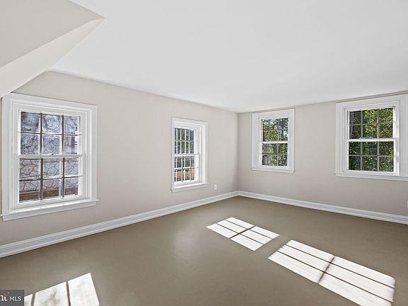 4th image of 715 E Dorset St