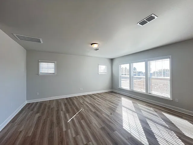 106 Highpointe Dr — Photo 3