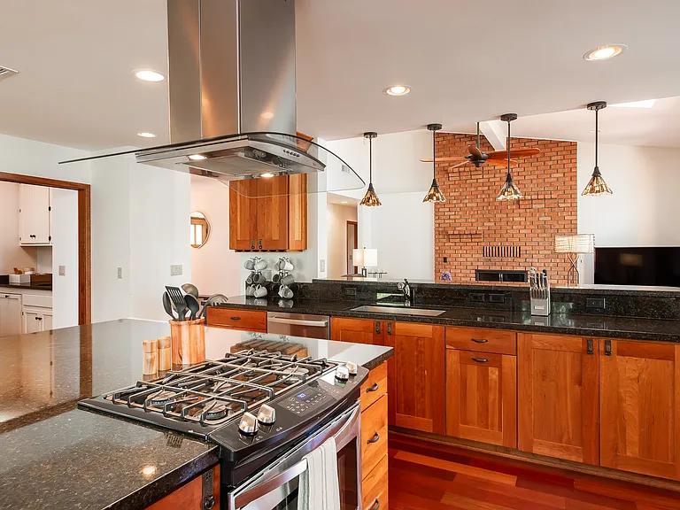 1135 Rodeo Rd — Photo 32