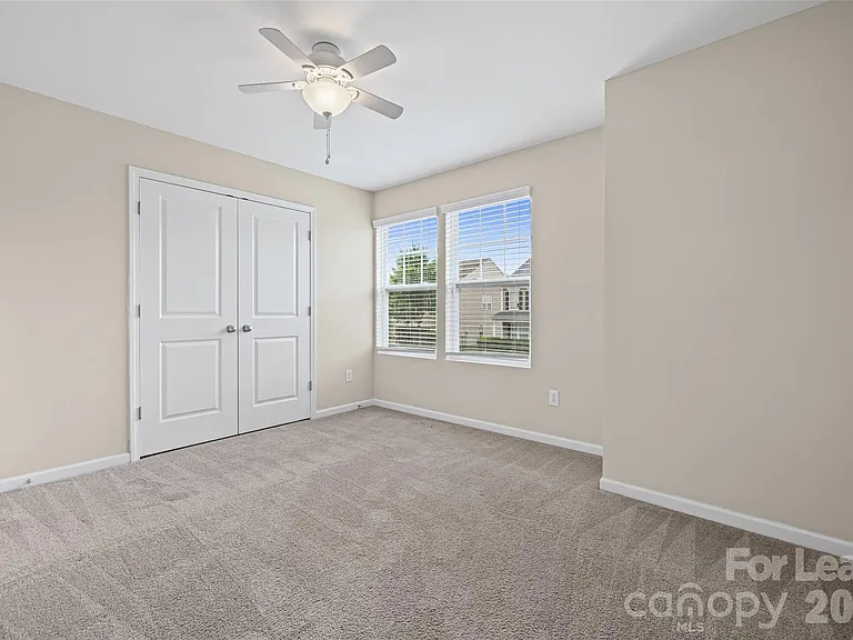 6056 Shamrock Green Dr — Photo 17