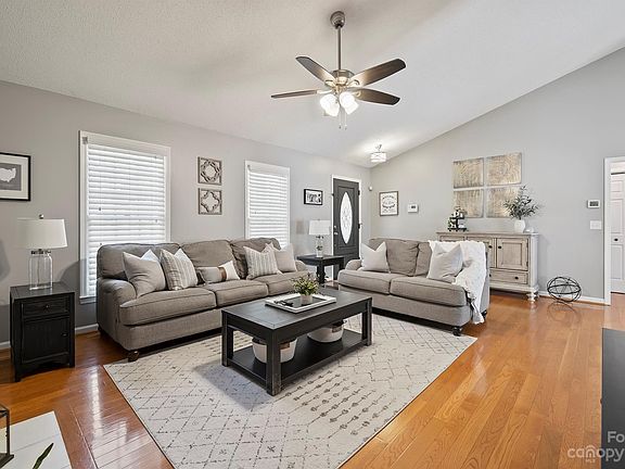 5th image of 618 17th Avenue Dr SE