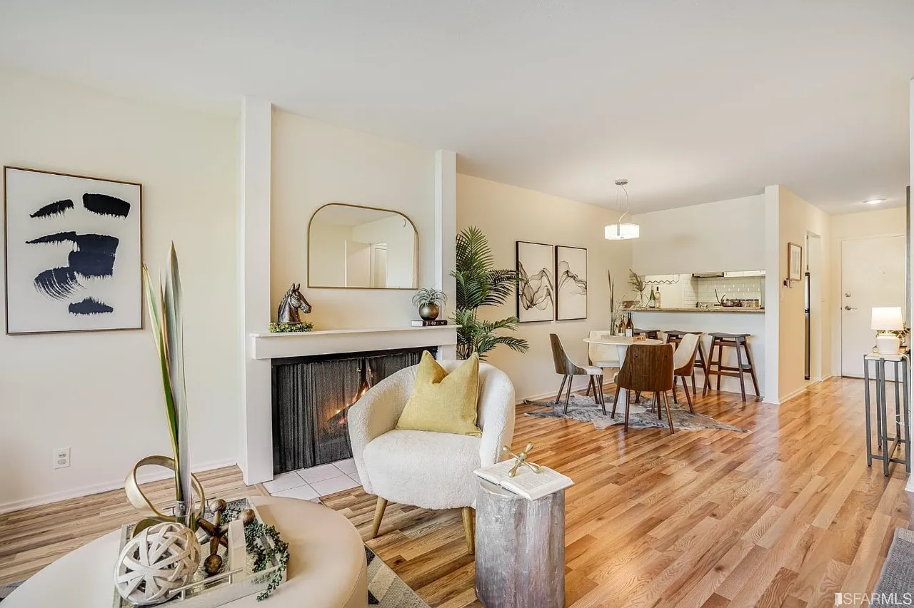 Studio, 592 sqft, $4,300 — Photo 3