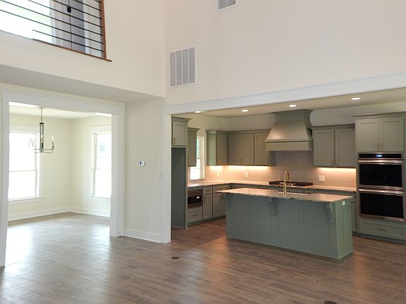 5th image of 121 Indian Rock Dr