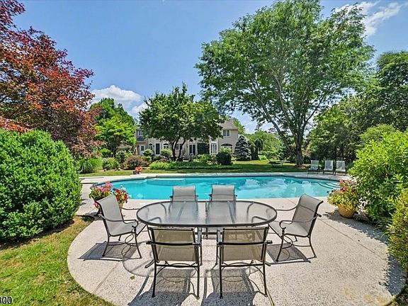 4th image of 66 Baltusrol Way