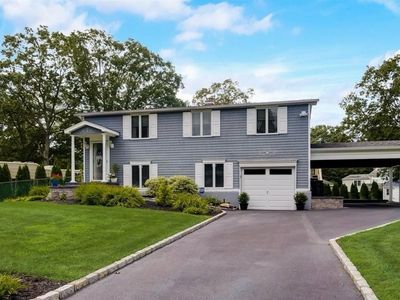 (Undisclosed Address), East Setauket, NY, 11733