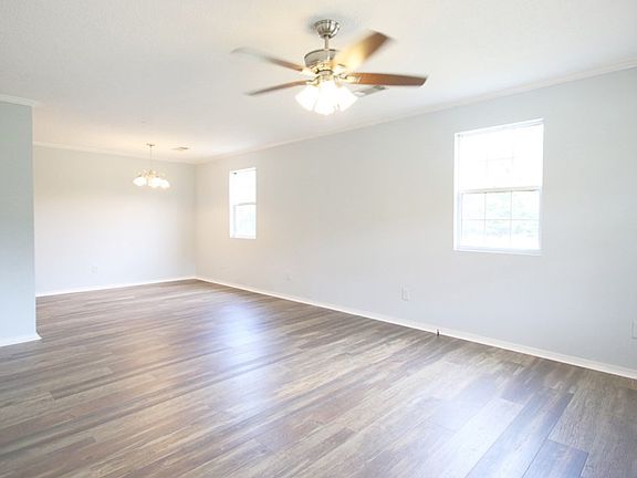 4th image of 450 Beverly Hills Ln