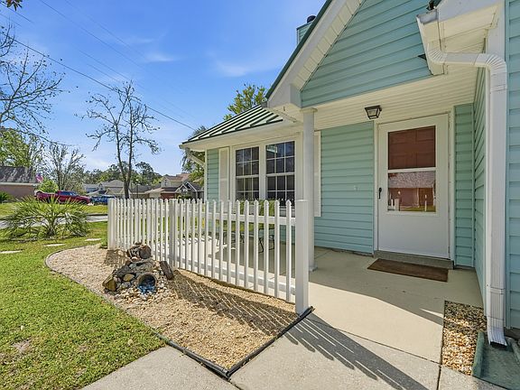 4th image of 2800 Old Carriage Ln
