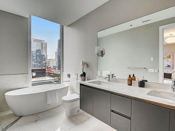 5th image of 144 W Erie St #1301