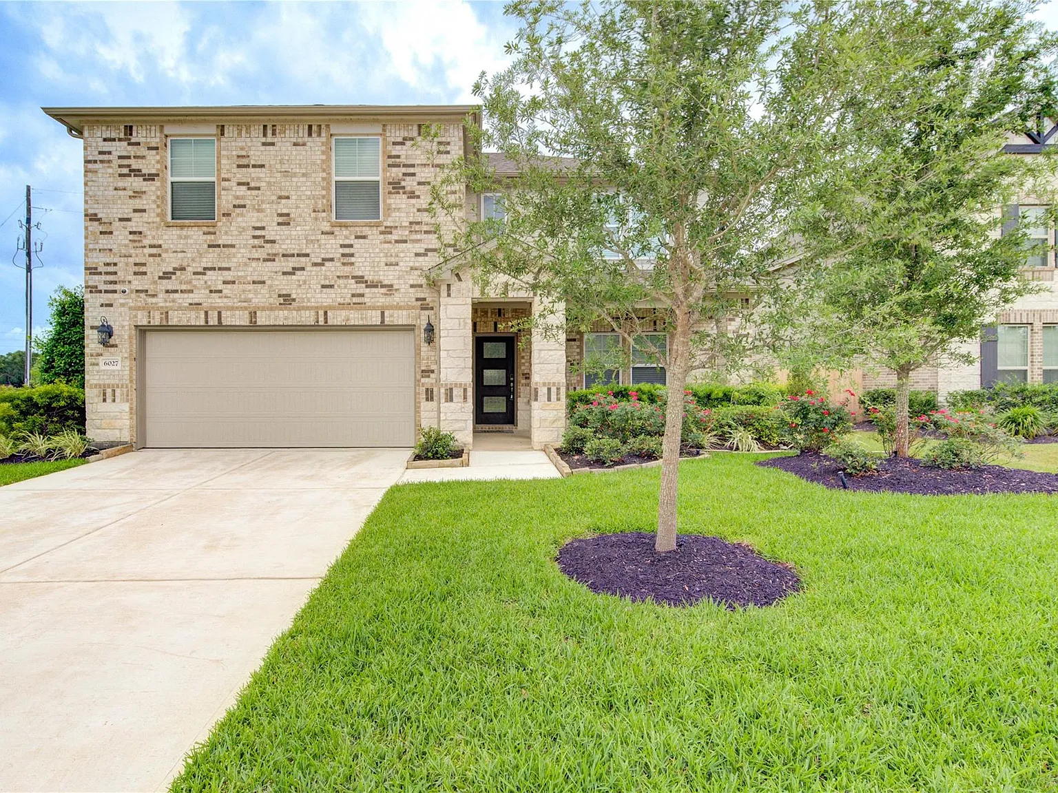 4 bed, 3.5 bath, 2717 sqft, $2,695 — Photo 2