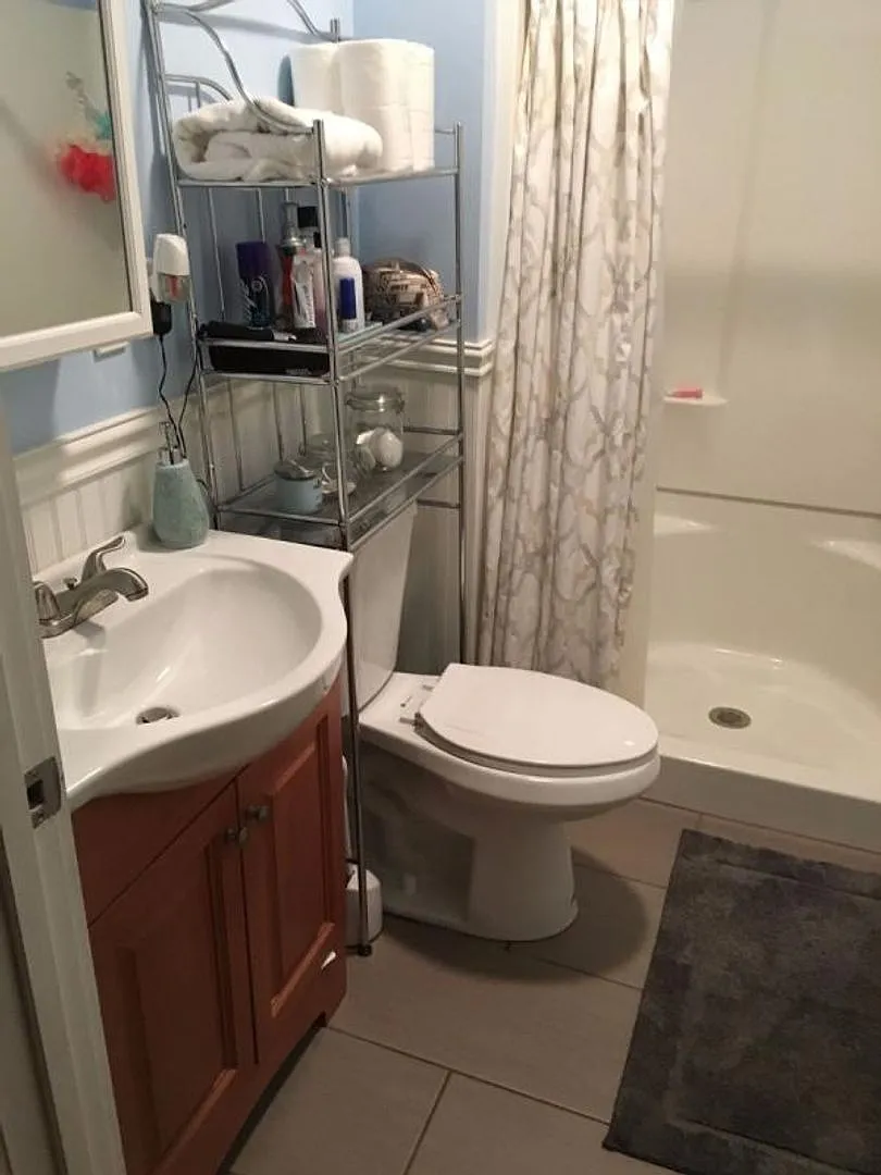 Charming 4 Bedroom — Photo 2