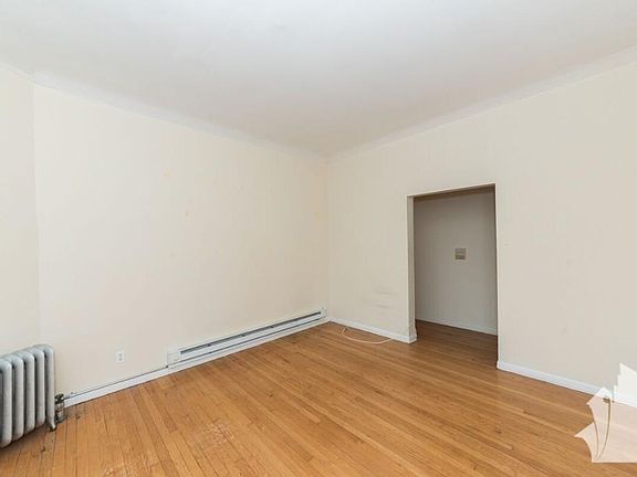 5th image of 915 W Waveland Ave APT 1I